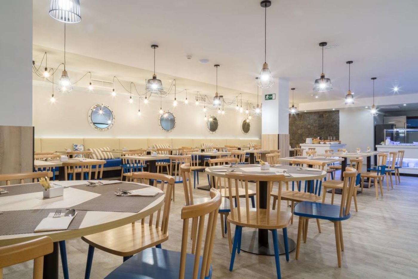 R2-Bahia-Kontiki-Beach-Aparthotel-Restaurant-40