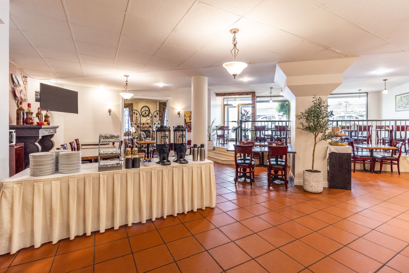 Atrium-Hotel-Vancouver-Restaurant-3