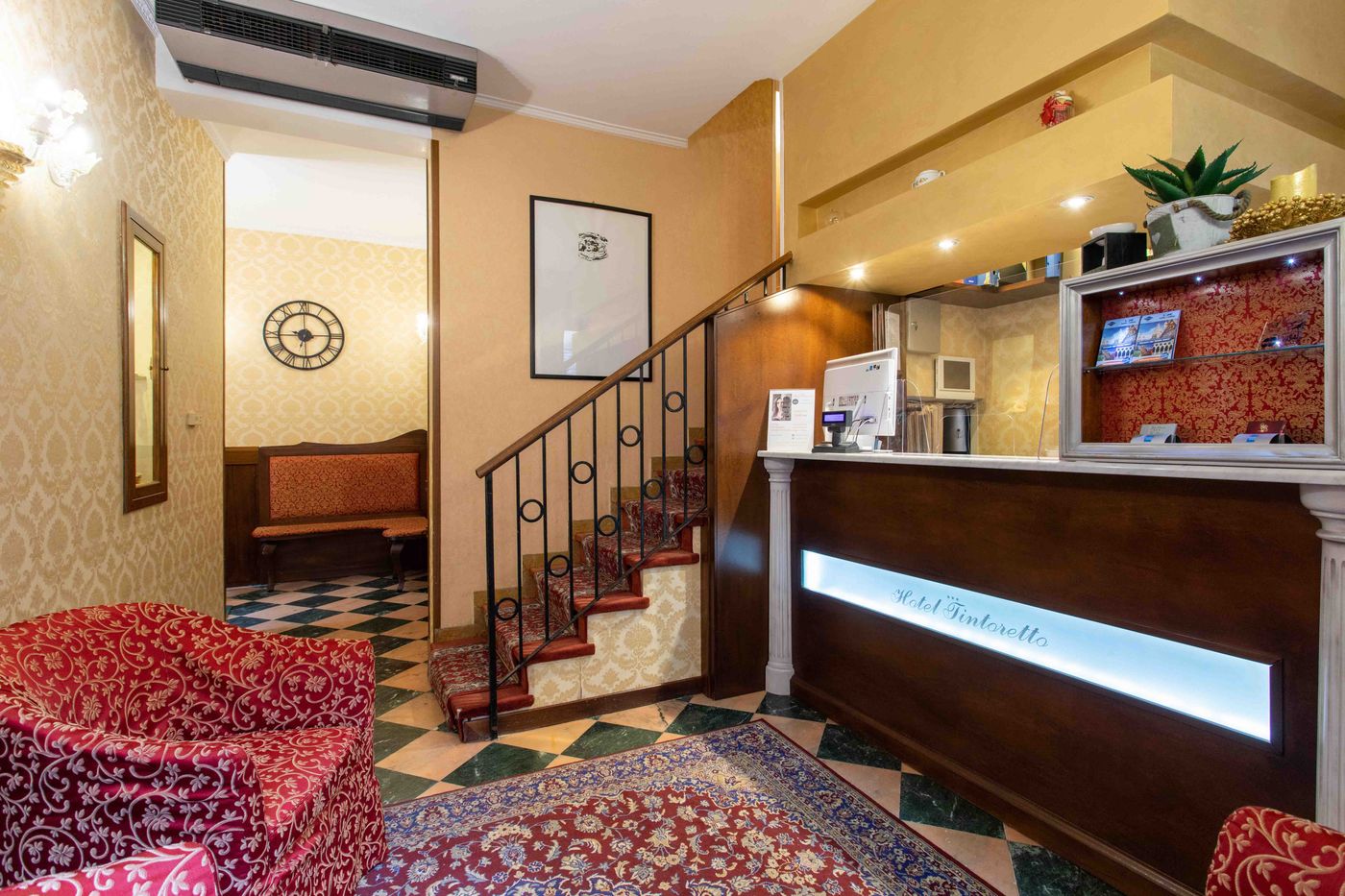 Tintoretto-Hotel-Lobby-2