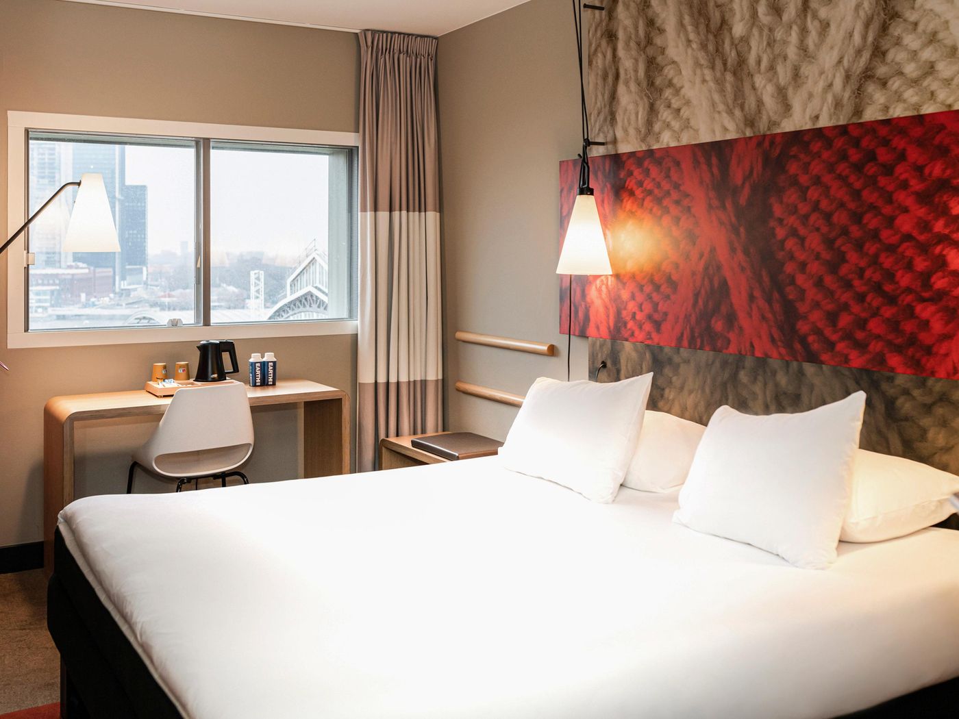 ibis-Amsterdam-Centre-Room-27