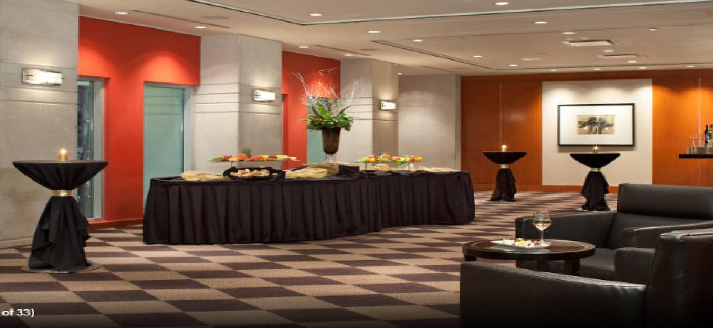 Delta-Hotels-By-Marriott-Vancouver-Downtown-Suites-Restaurant-19