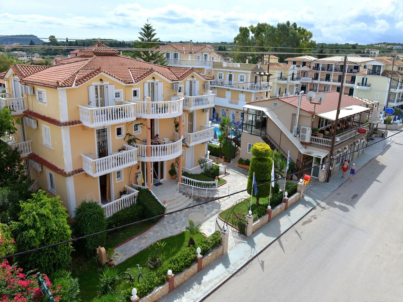 Planos Beach Aparthotel