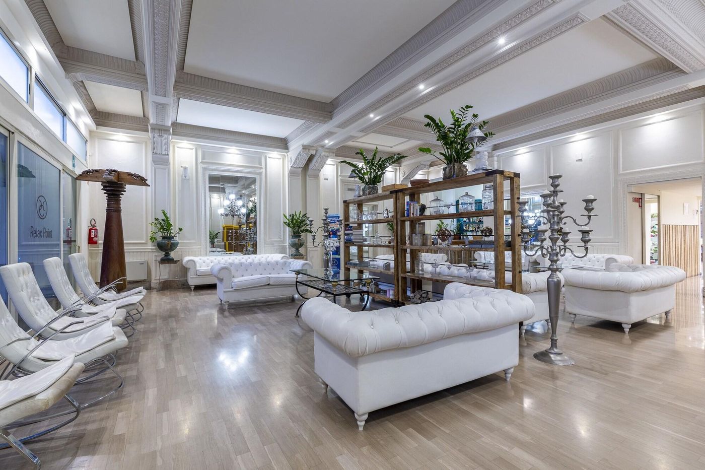 Columbia-Charming-Spa-Lobby-5