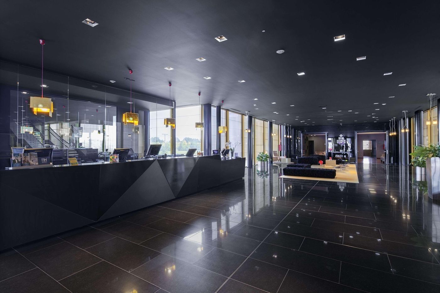 NH-Milano-Fiera-Lobby-7