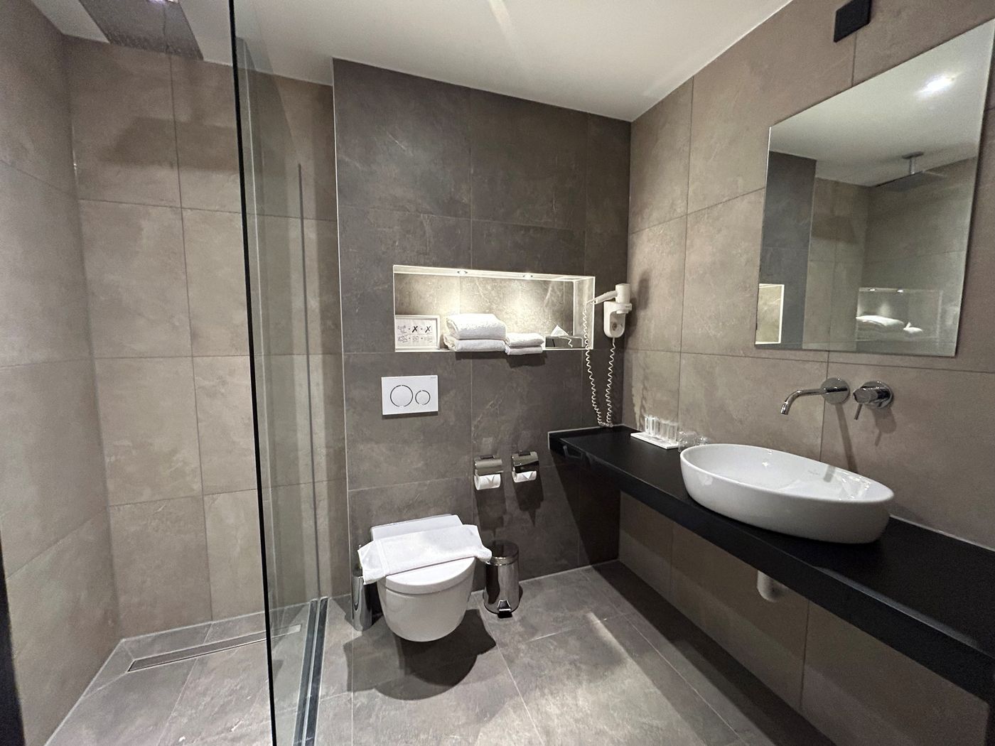 Xo-Hotels-Blue-Tower-Room-29