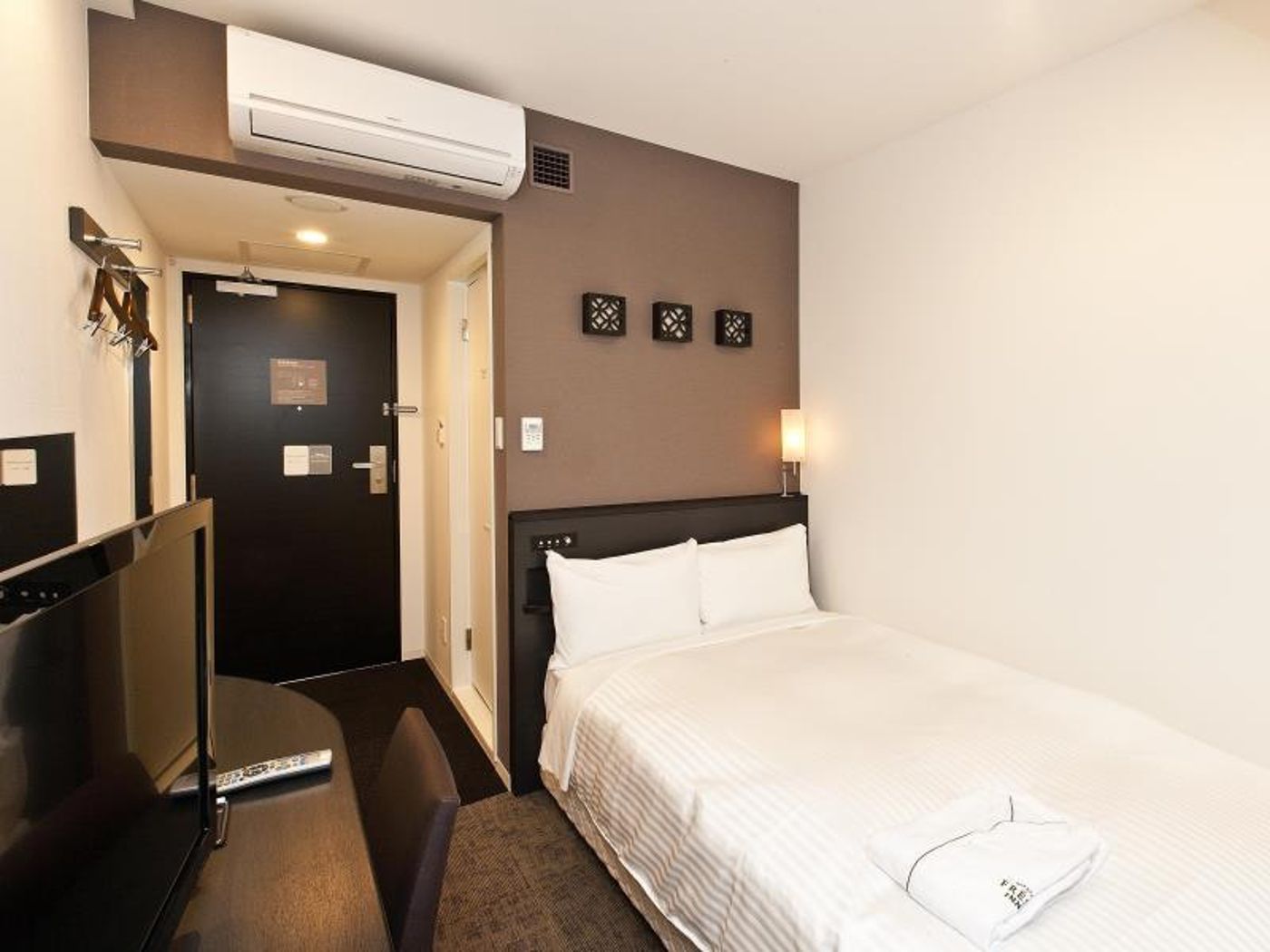 Sotetsu Fresa Inn Nihombashi-Ningyocho-Japan-Tokyo-Room-5