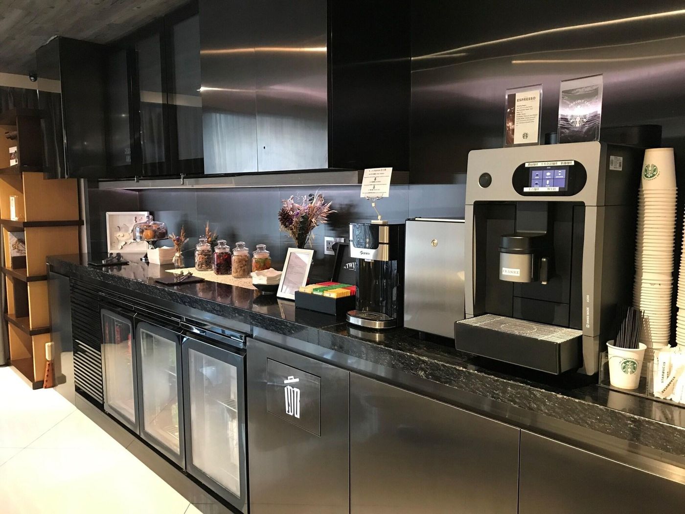 The-Perkin-Hotel-Lobby-9