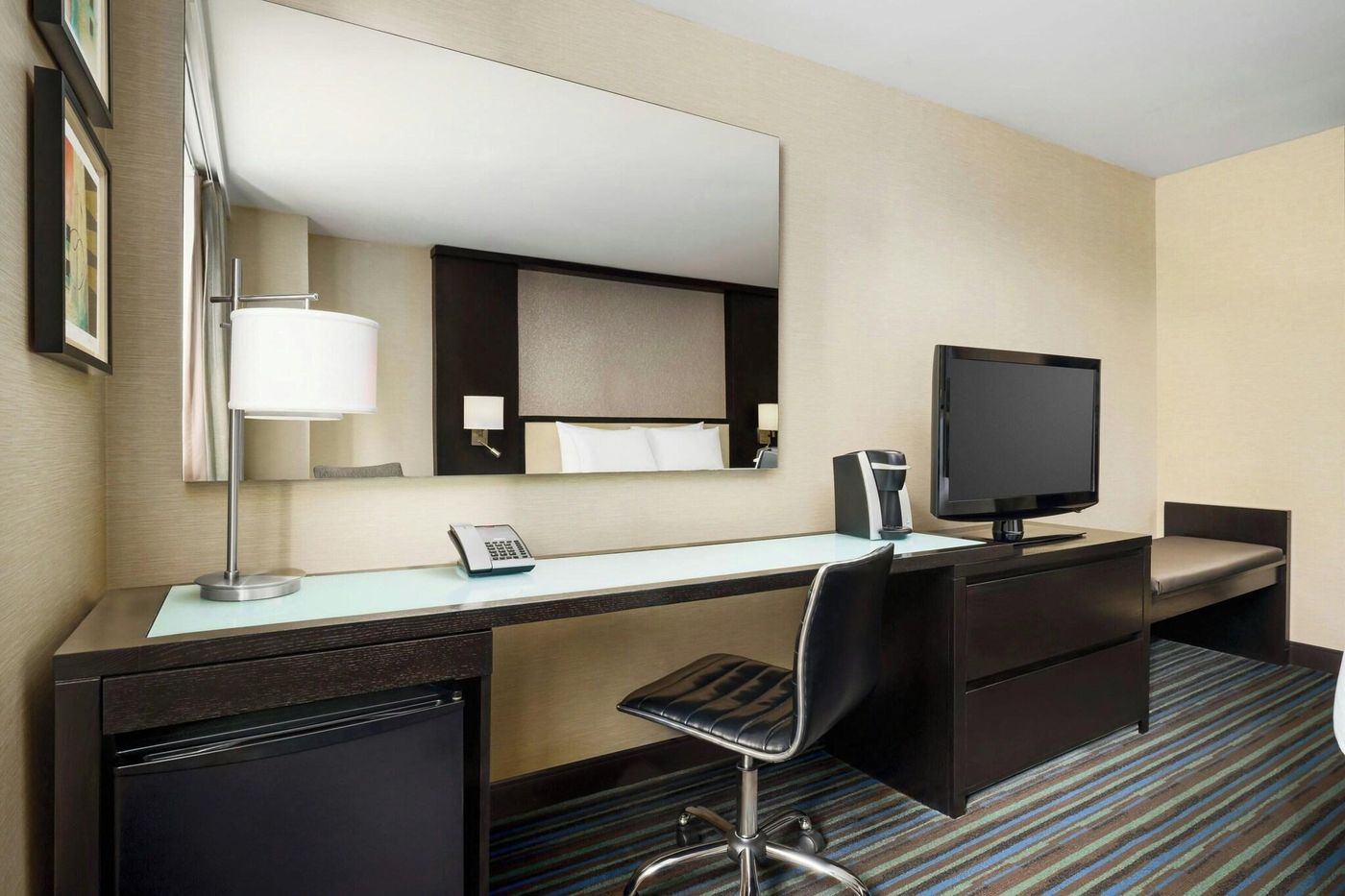 Courtyard-By-Marriott-New-York-Manhattan-Times-Squ-Room-7