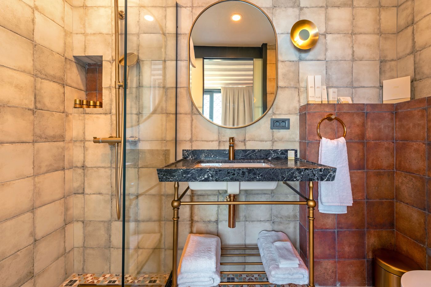 Khai-Hotel-Karakoy-Room-24