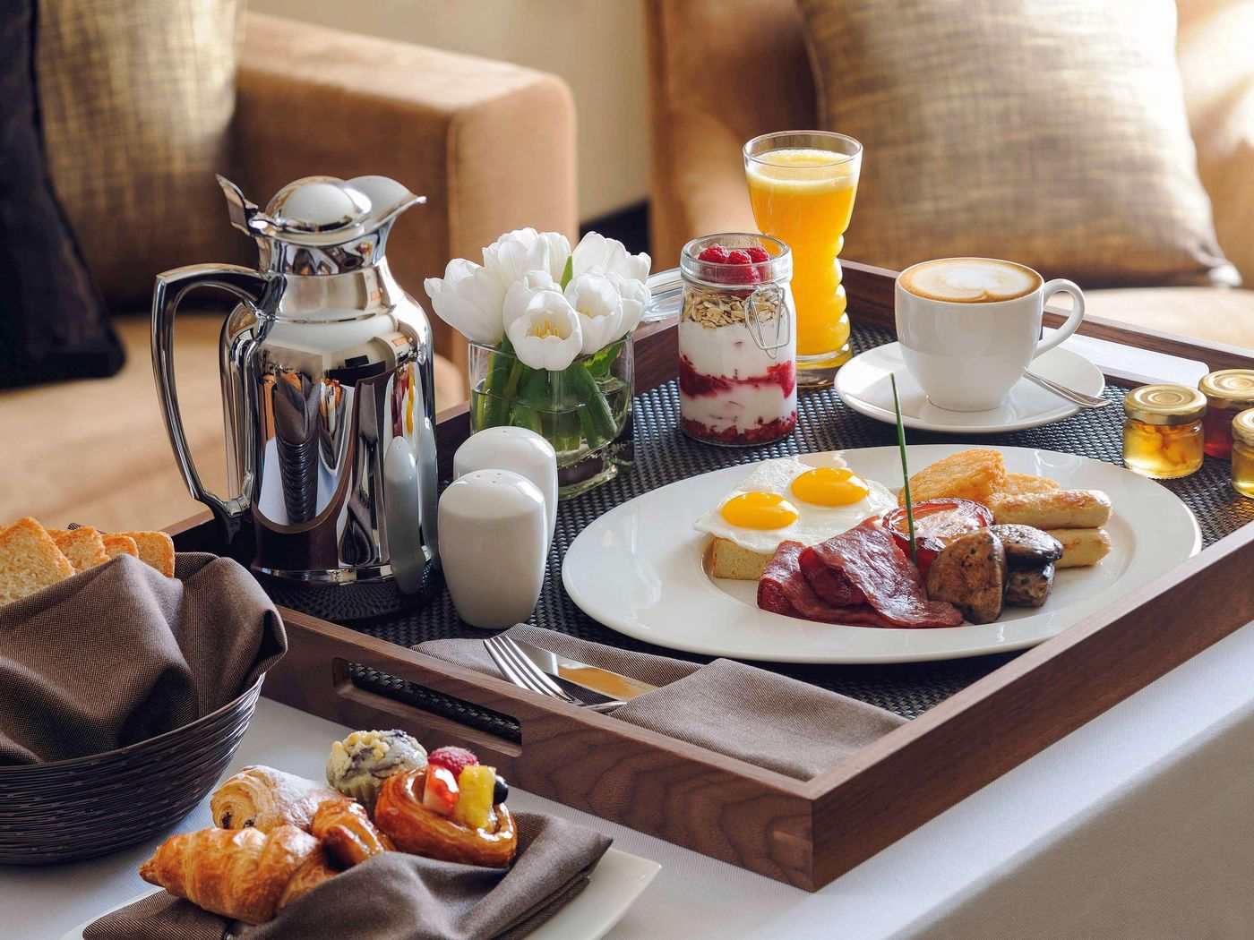 Movenpick-Hotel-Jumeirah-Lakes-Towers-Room-23