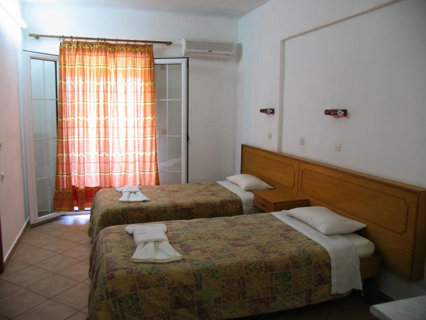 Alexis Pool Apartments