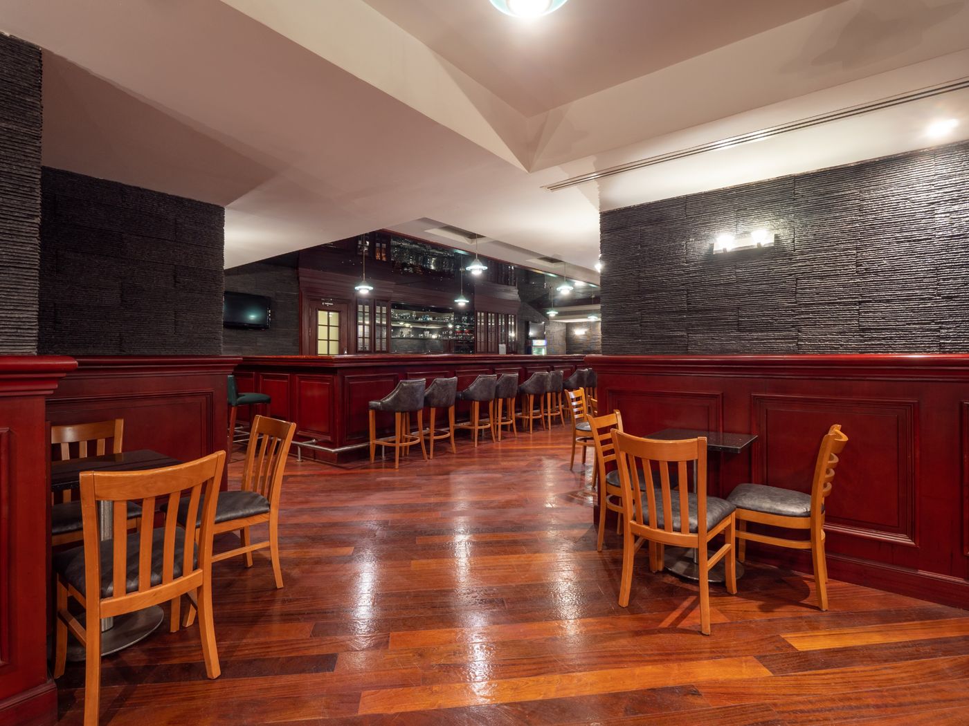 Serenity-Alma-ex--Serenity-Fun-City-Bar-47