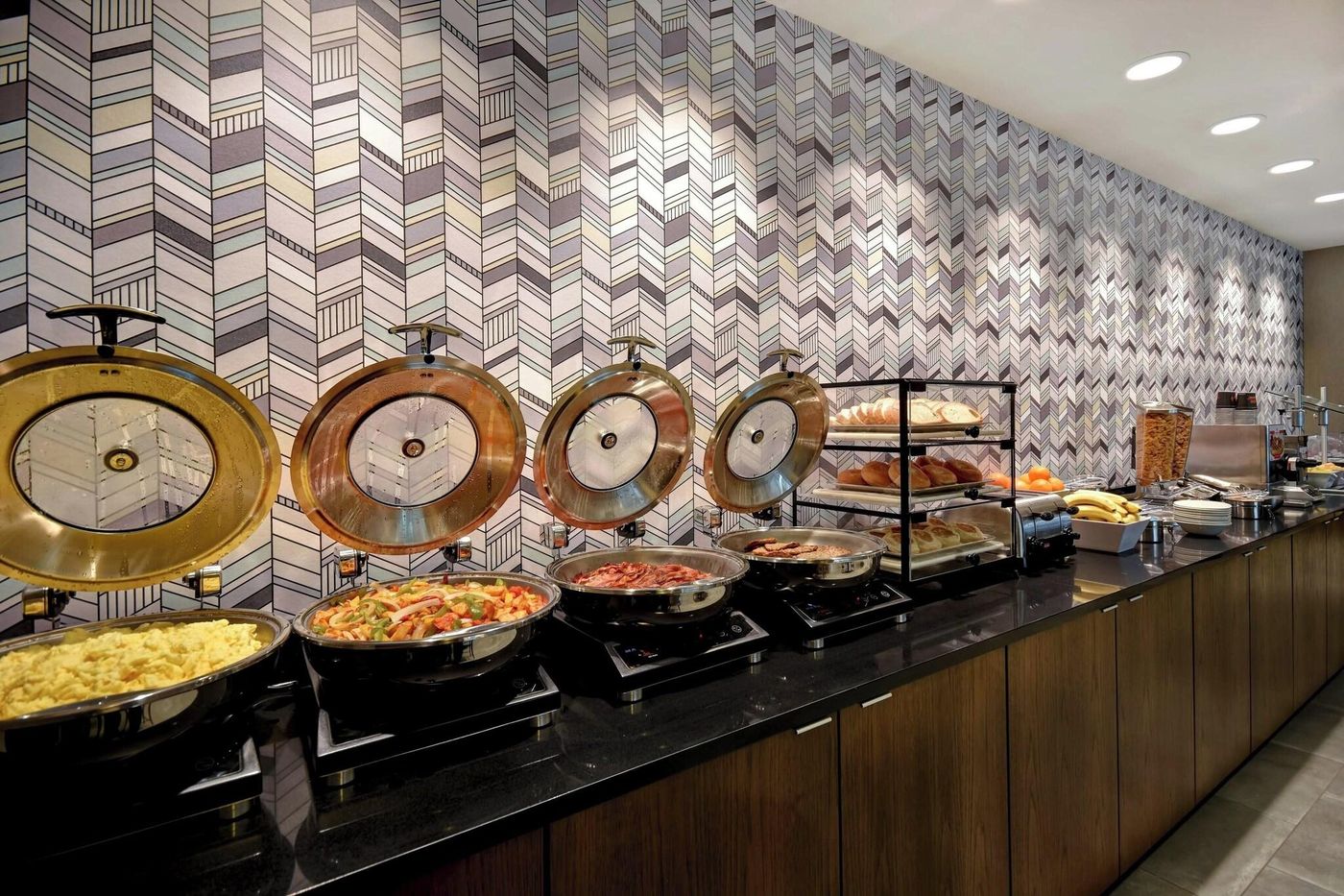 Crowne-Plaza-Boston-Newton-Hotel-Restaurant-42