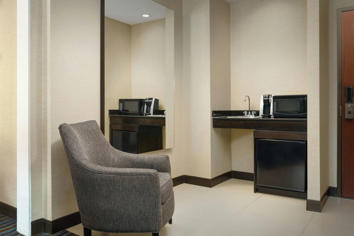 Courtyard-By-Marriott-New-York-Manhattan-Times-Squ-Room-30