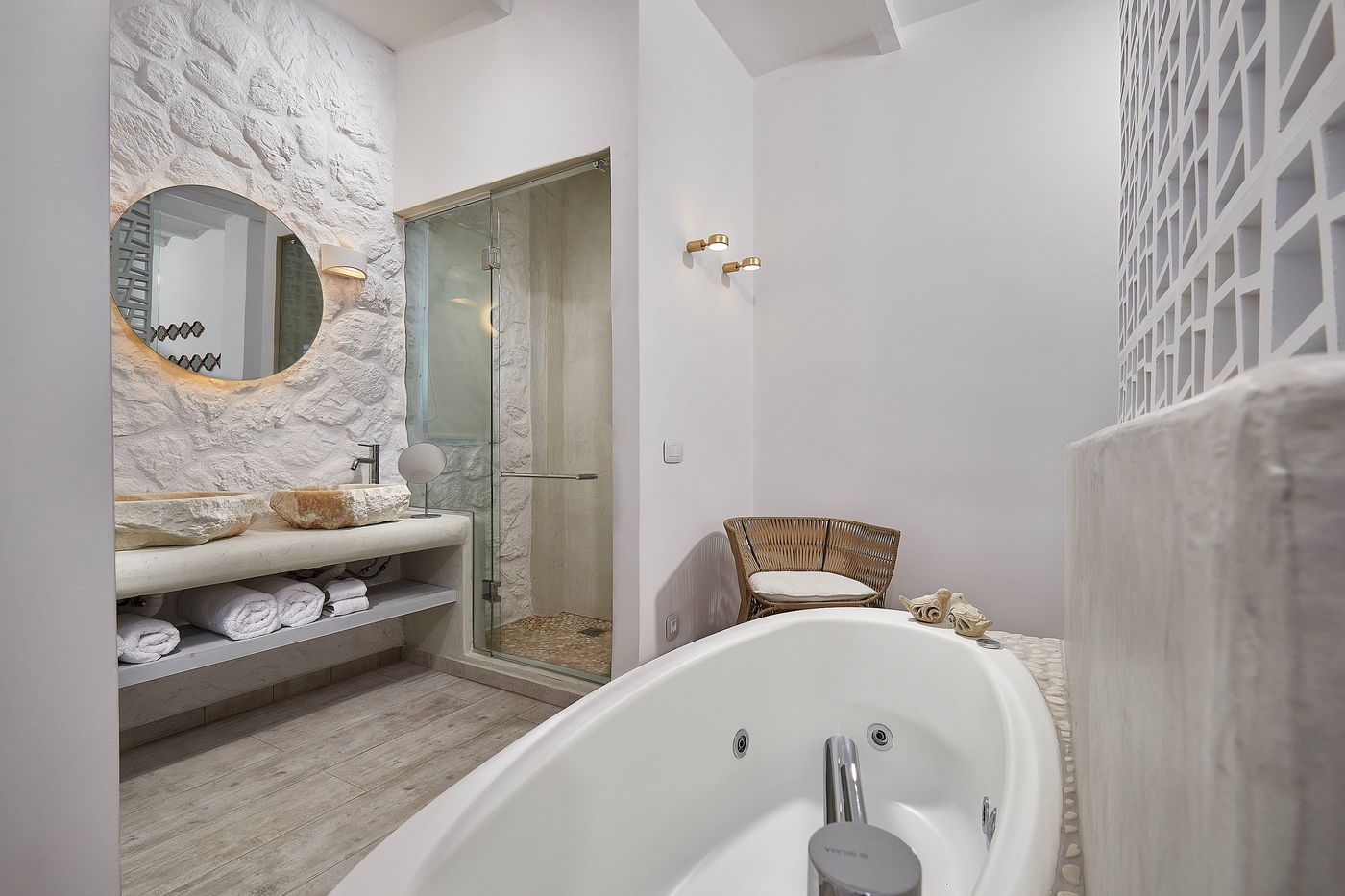 Petri-Suites-Room-53