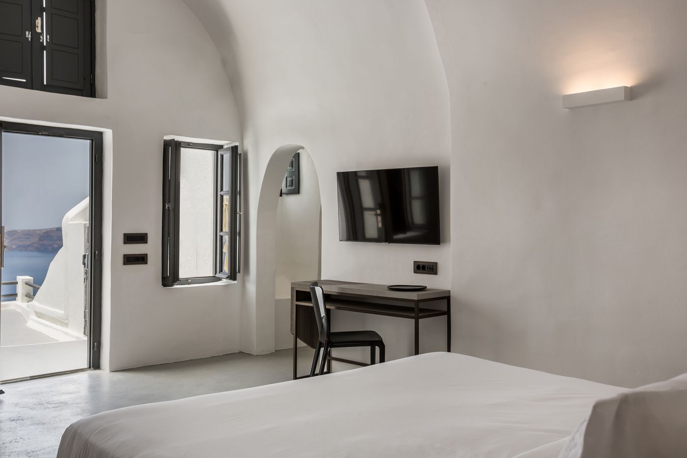 Sunrocks-Santorini---Adults-Only-Room-15