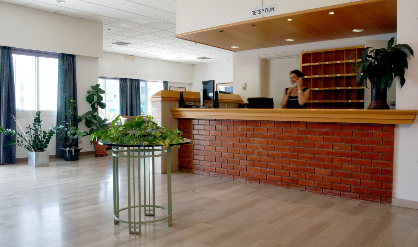 Blue-Crane-Hotel-Apts-Lobby-19