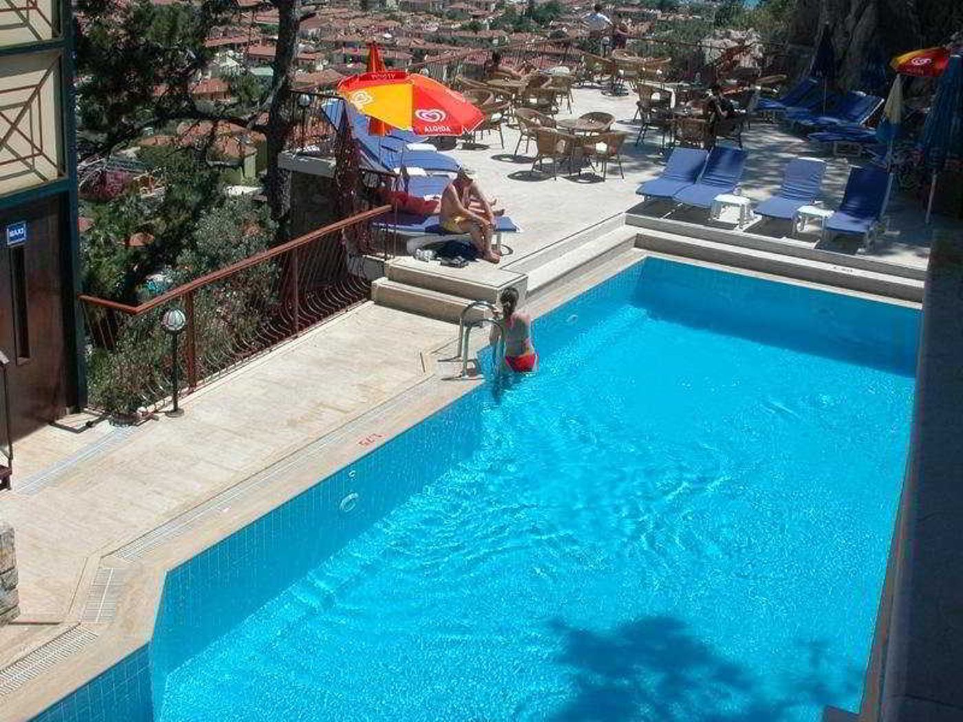 Belle-Vue-Hotel-Pool-2