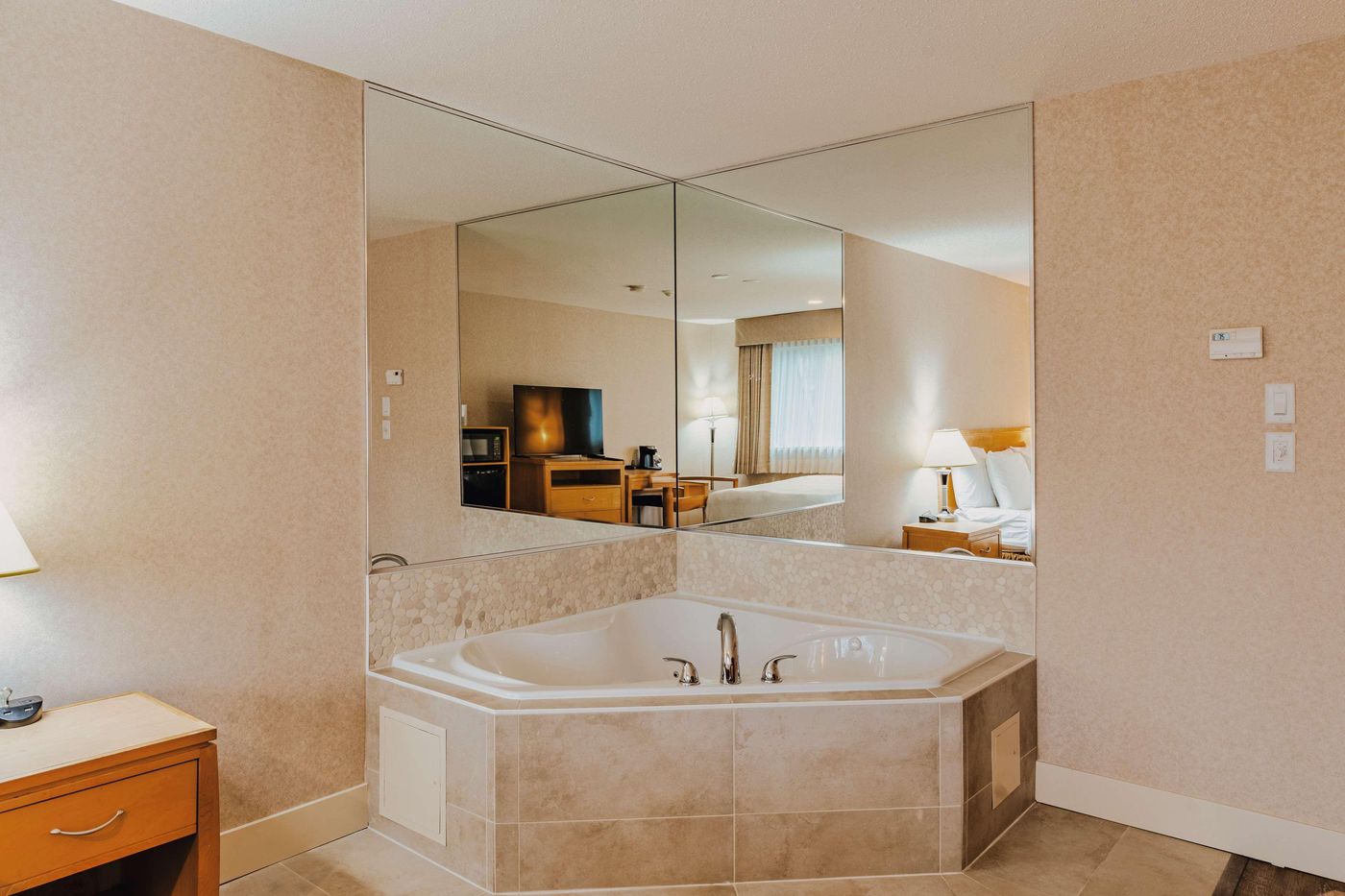 SureStay-Plus-Hotel-by-Best-Western-Coquitlam-Room-42