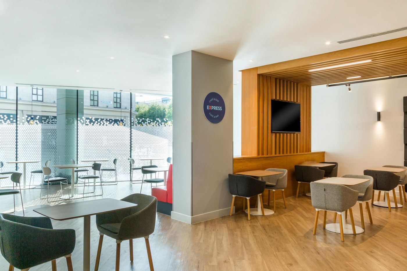 Holiday-Inn-Express-Dublin-City-Centre-Restaurant-15