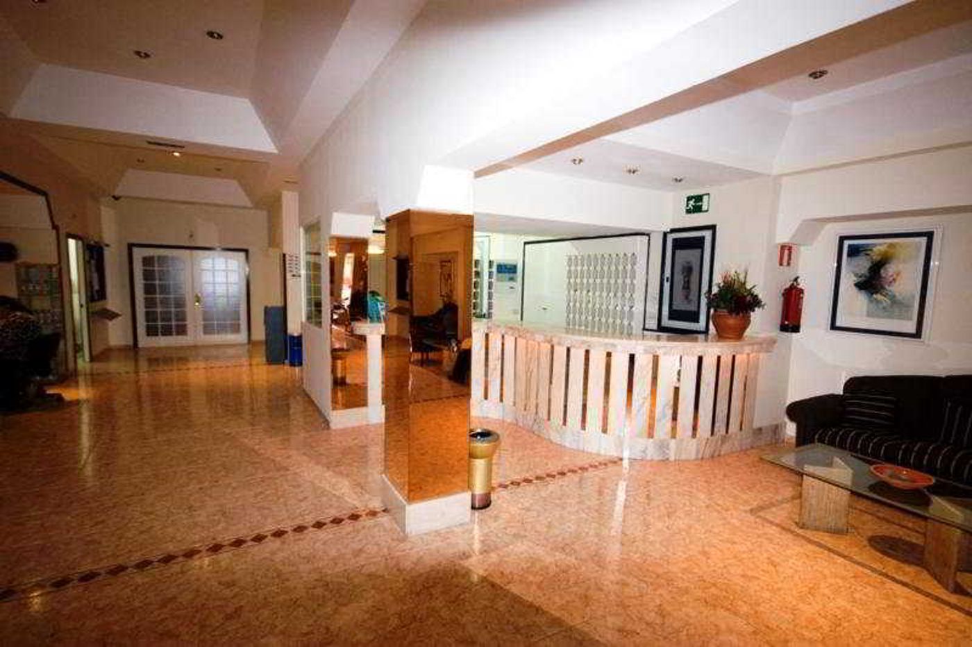 Catalina-Park-Lobby-20