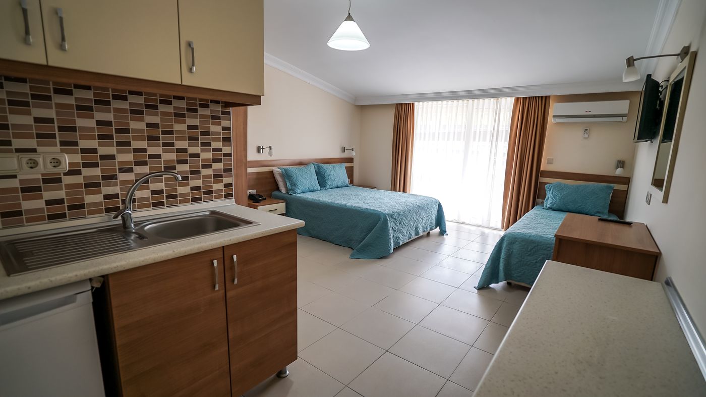 Catty Cats Garden Hotel