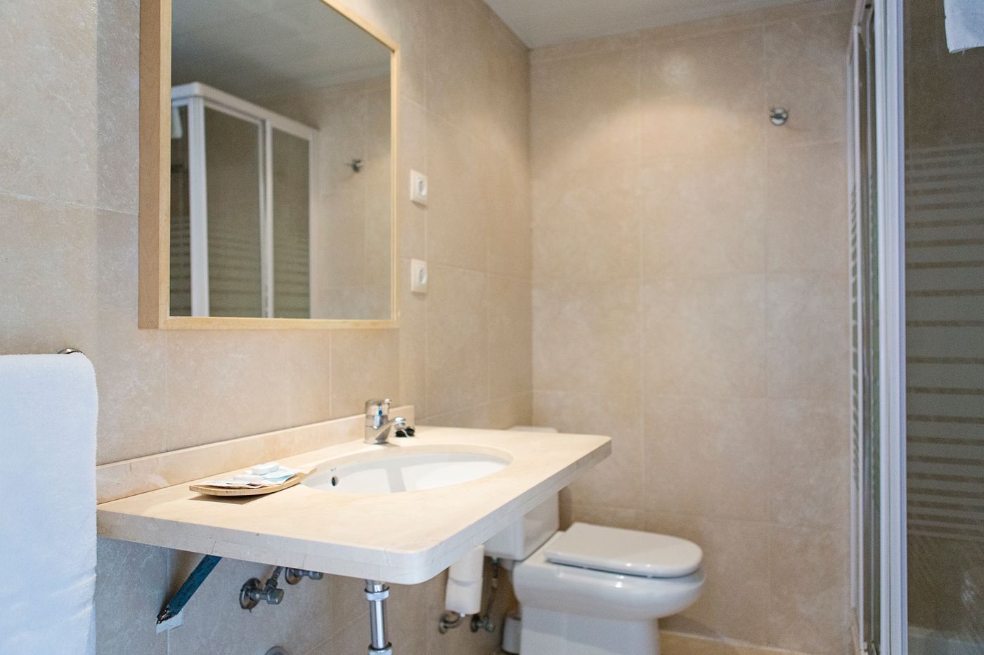 Malaga-Hotel-Eliseos-Room-25