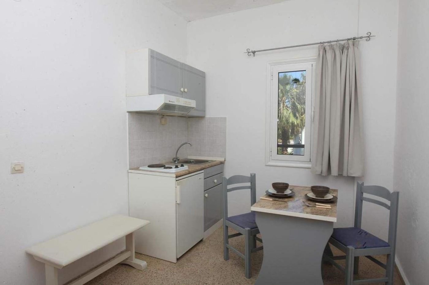 Iraklis Apartments & Studios