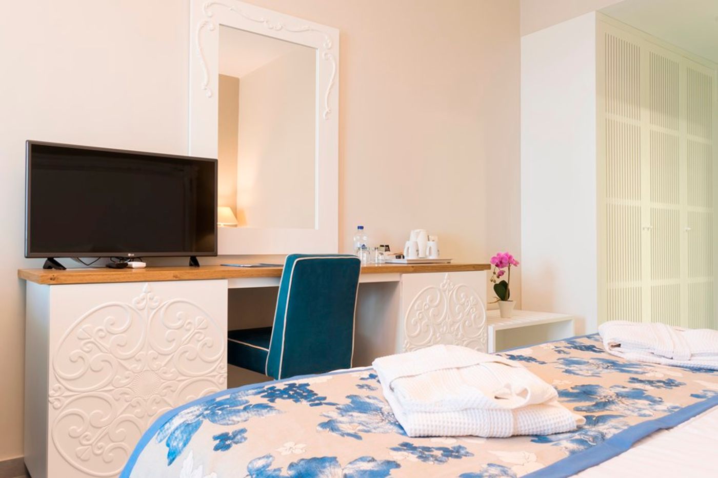 Mythos-Palace-Room-37