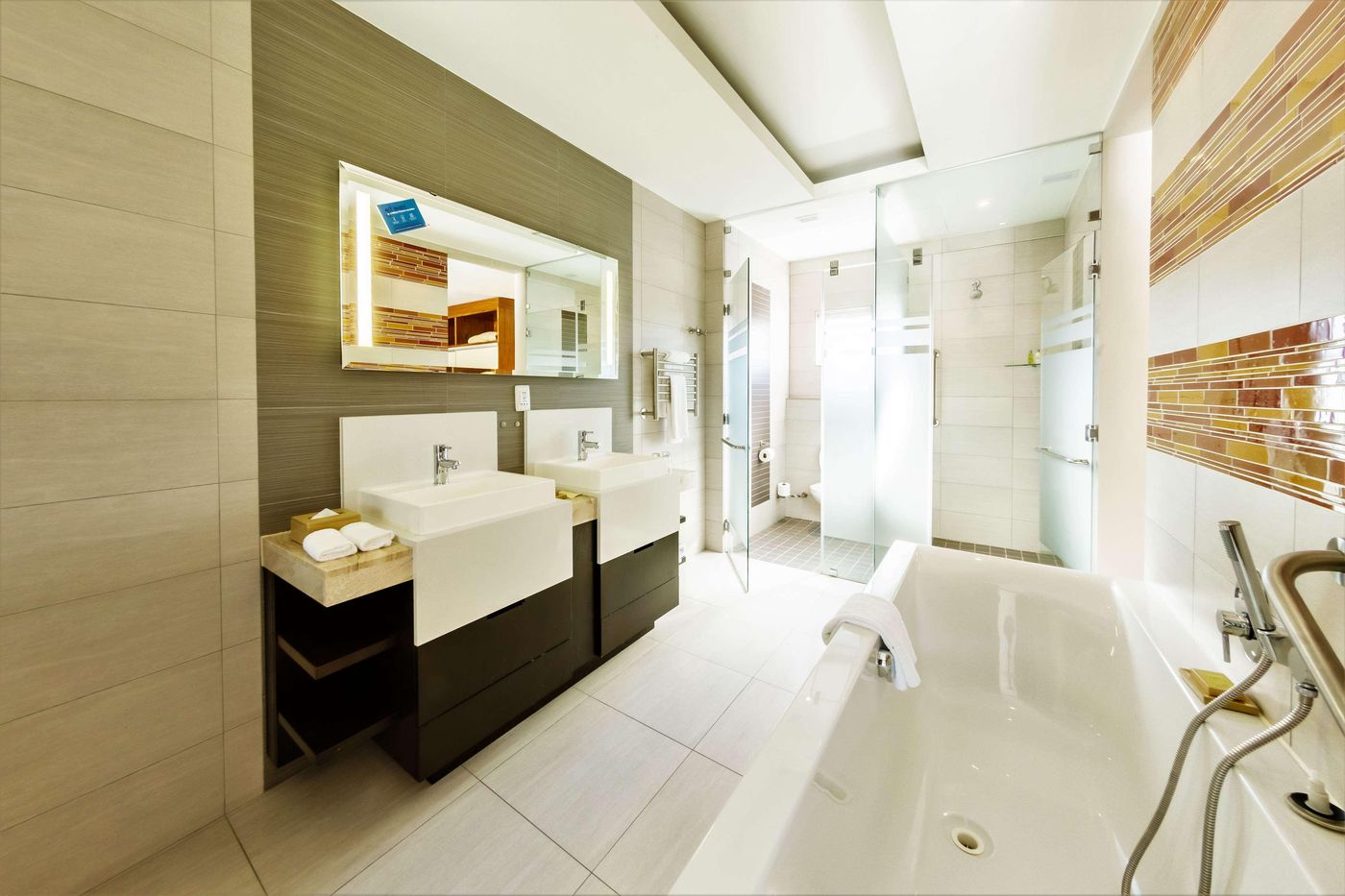 Doubletree-by-Hilton-Cape-Town-Room-47