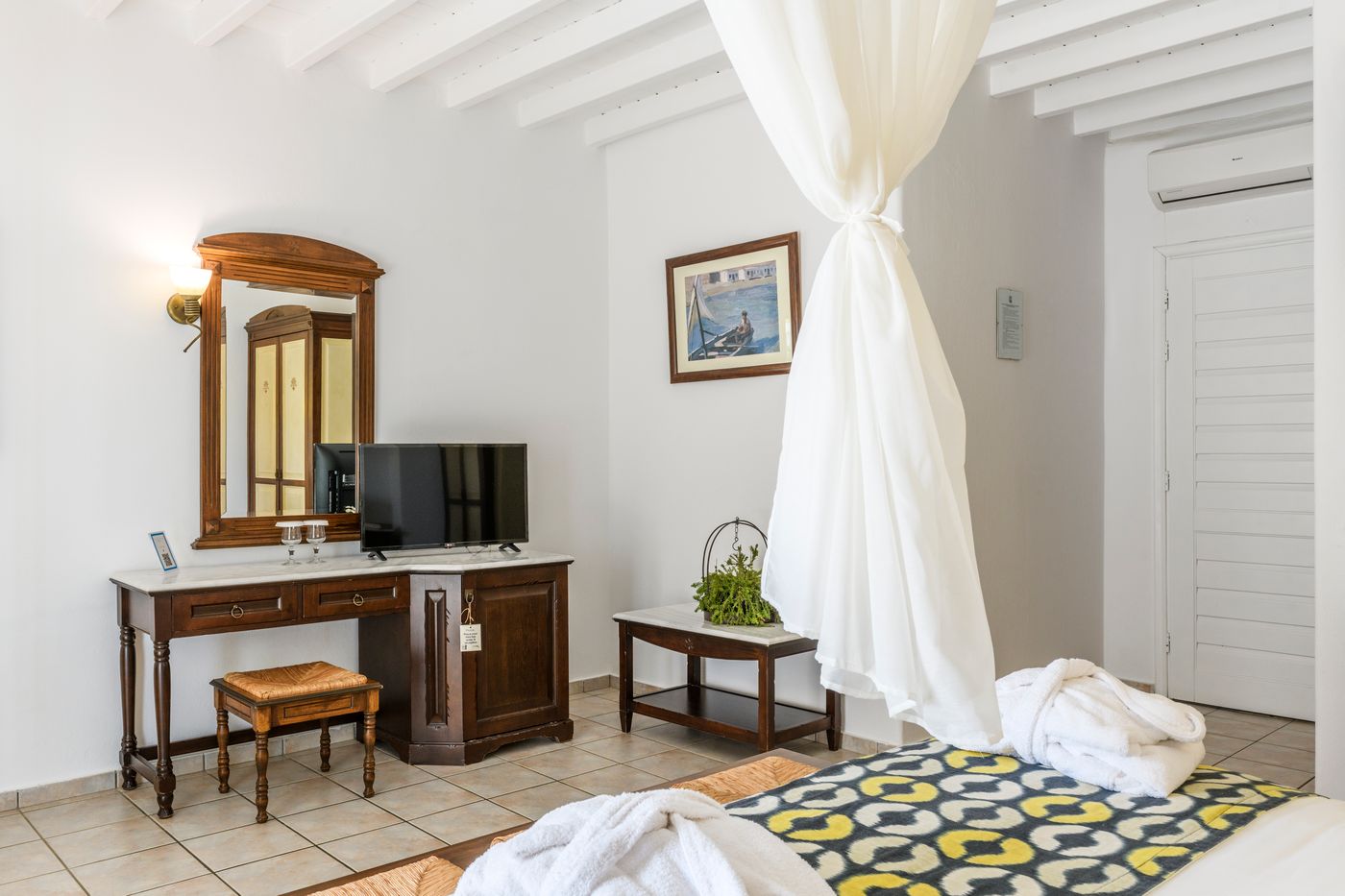 Pelican-Bay---Art-Hotel-Room-36