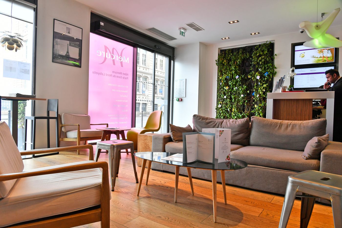Mercure-Gare-Du-Nord-La-Fayette-Lobby-11