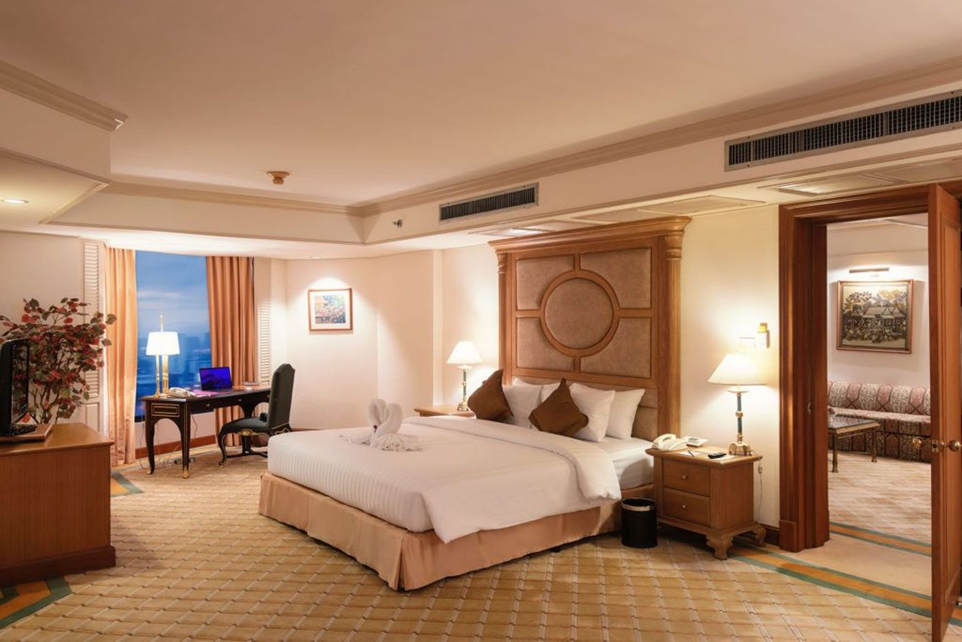 Montien-Riverside-Bangkok-Hotel-Room-20