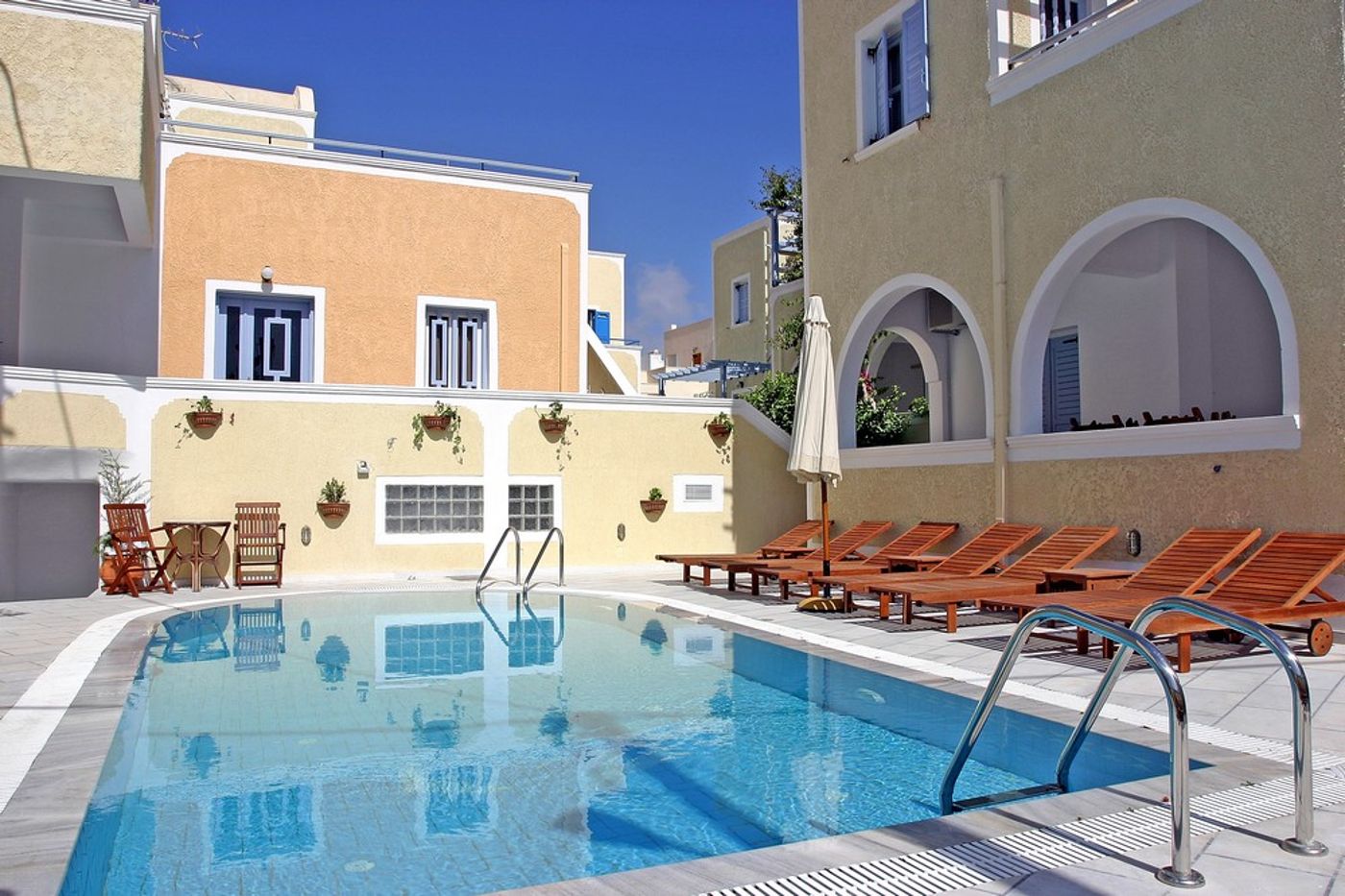 Sellada-Apartments-Pool-4