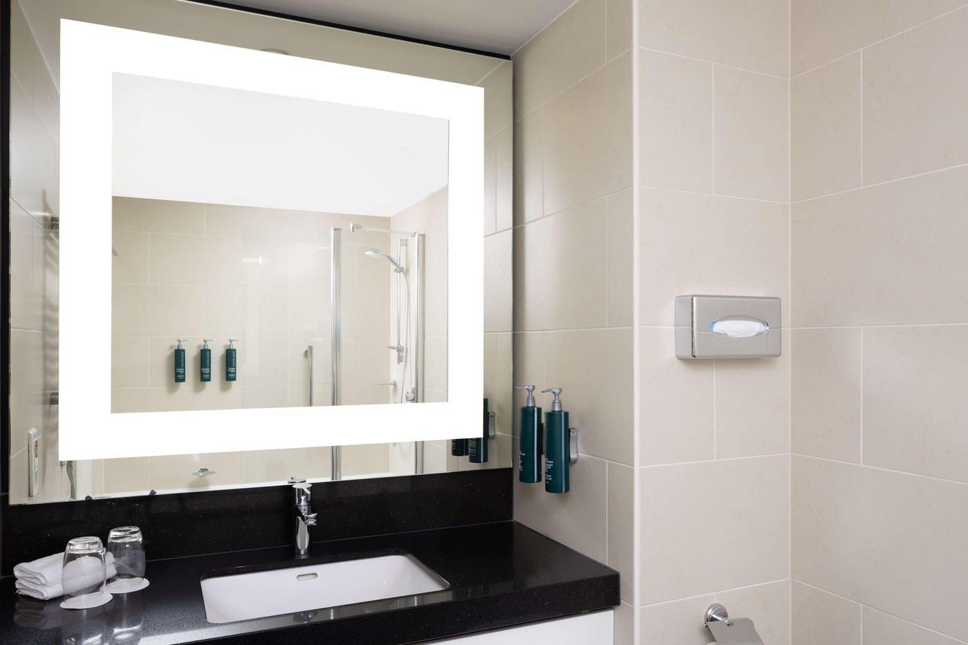 Doubletree-By-Hilton-Luxembourg-Room-37