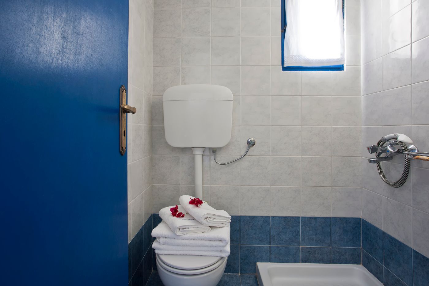 Ancient-Thira-Room-17