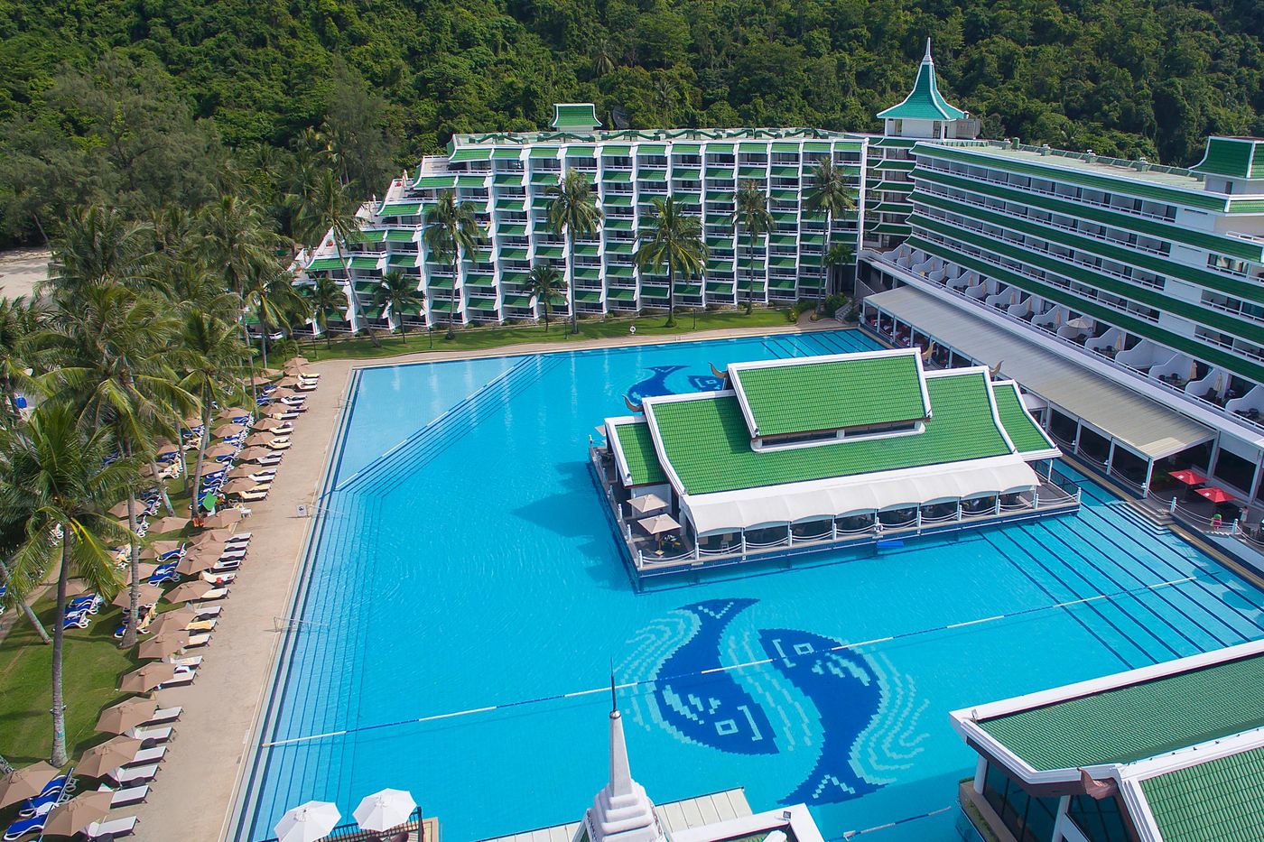 Le-Meridien-Phuket-Beach-Resort-Pool-1