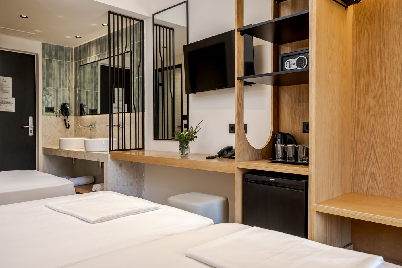 Canadian-Hotel-Room-19