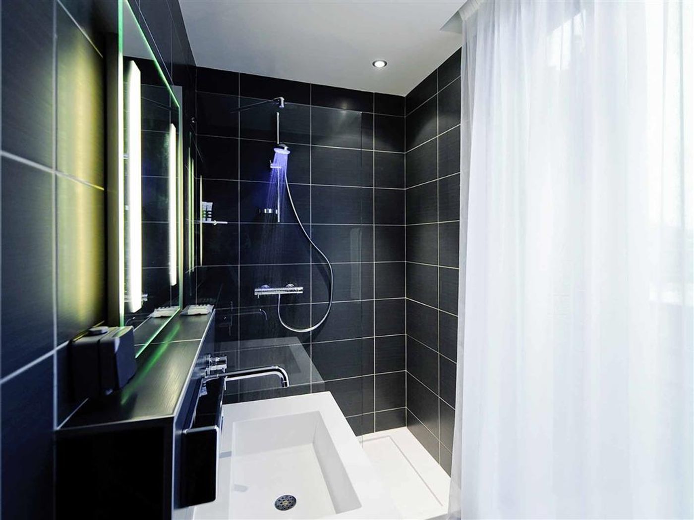 Hotel-Mercure-Paris-Tour-Eiffel-Pont-Mirabeau-Room-42