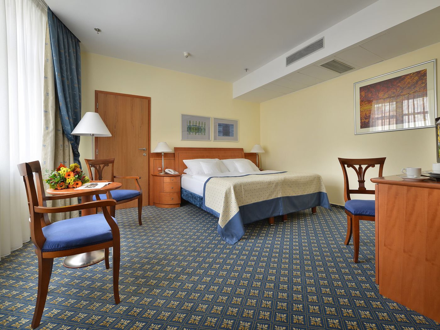 Ramada-Prague-City-Centre-Room-9