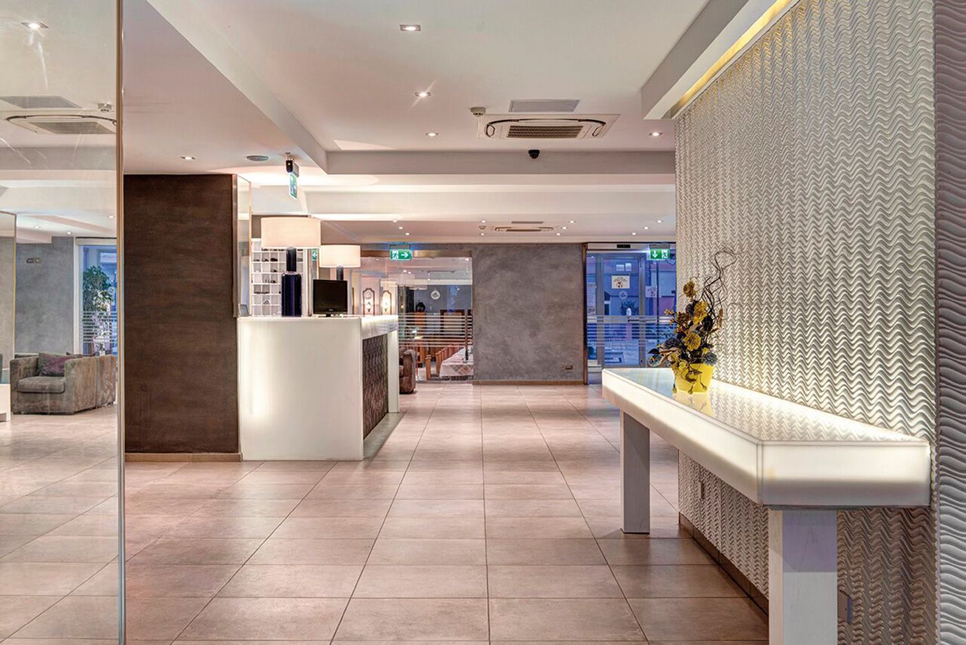 Pebbles-Resort-Lobby-35