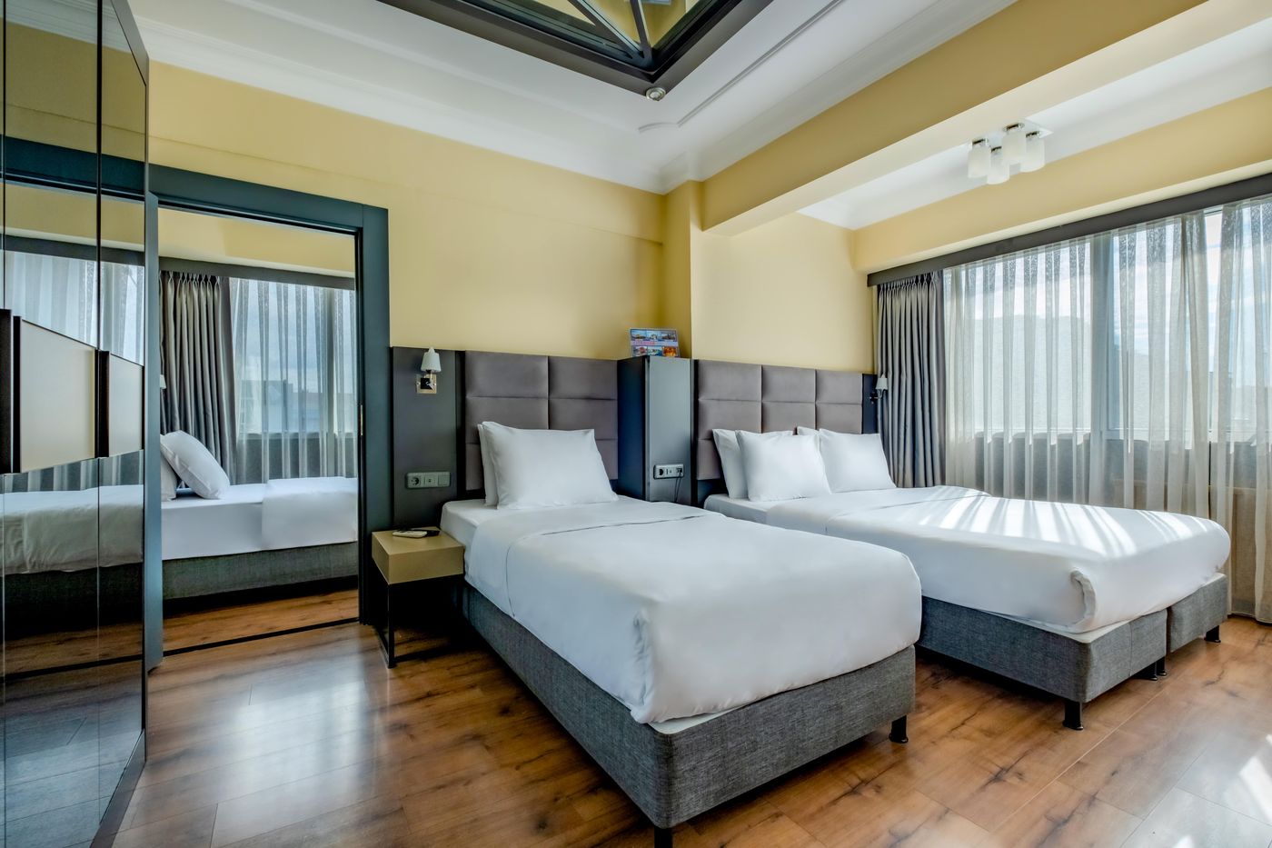 Frt-Airlines-Otel-Room-7