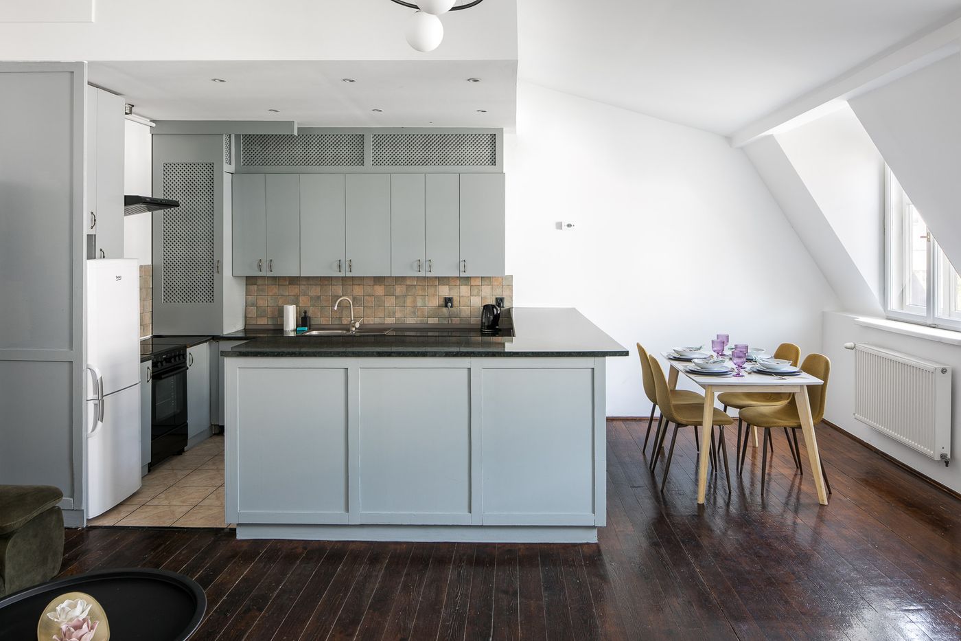 Green-Avenue-Apartments-Room-5