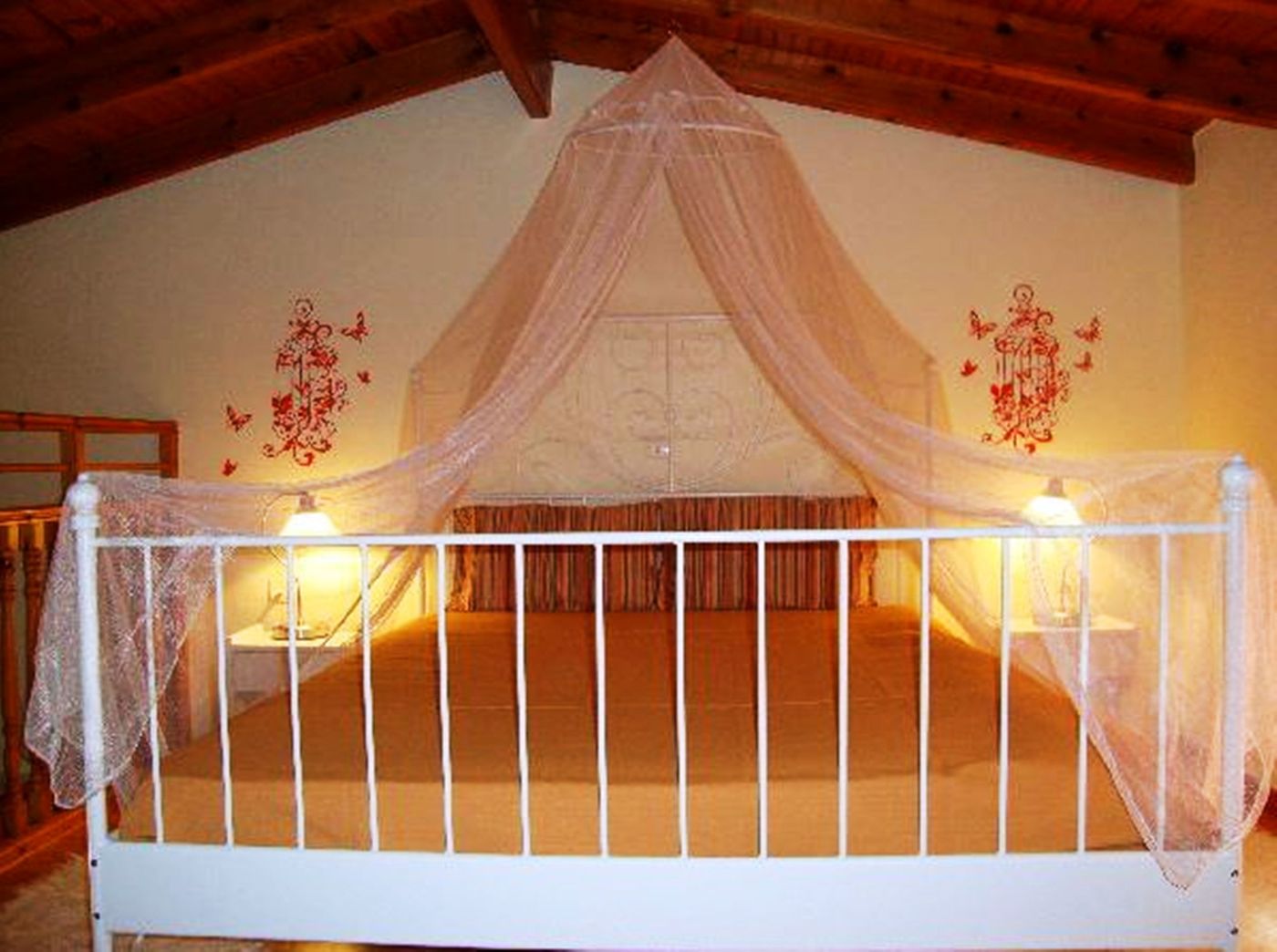 Mary-Helen-Apartments-Room-6