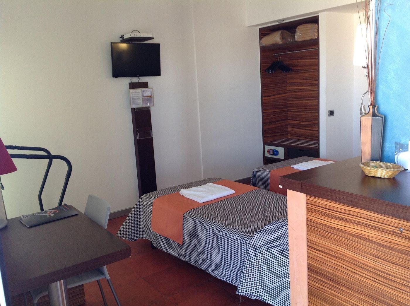 Hotel-Bed---Business-Room-6