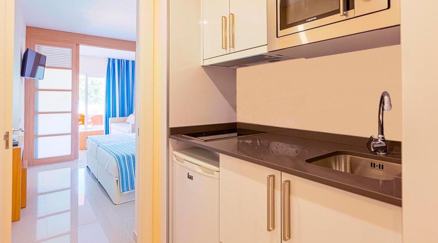 Sirenis-Seaview-Country-Club-Room-25