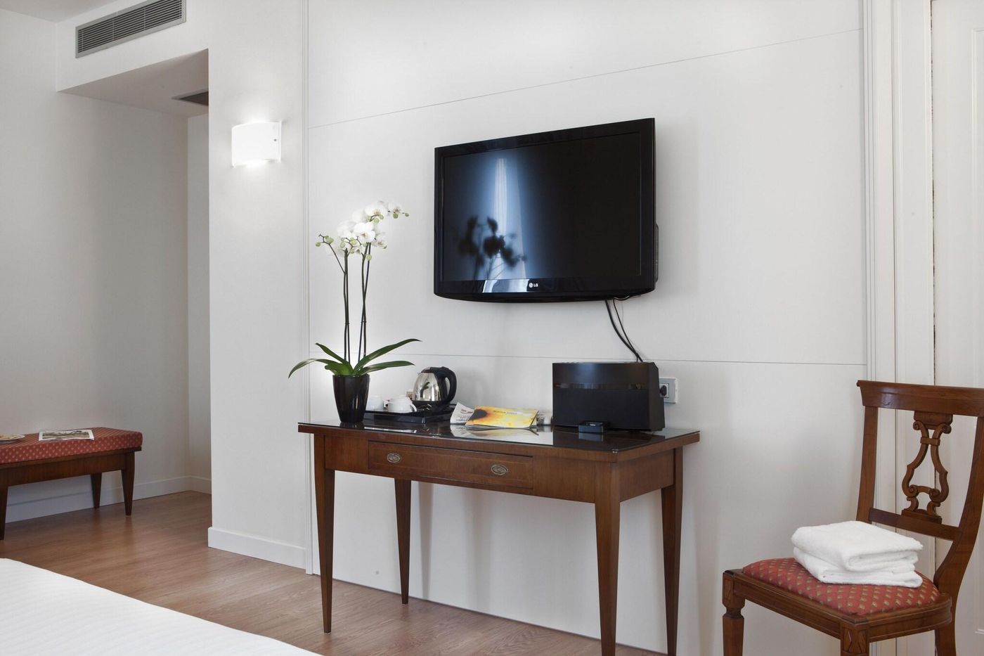 Italia-Hotel-Room-20