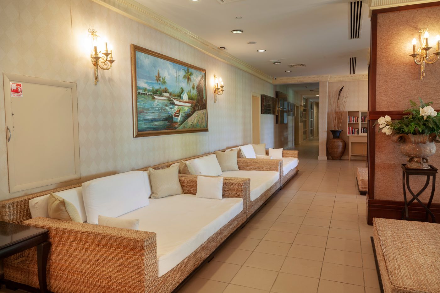 X-Life-Hotel--15-Lobby-40