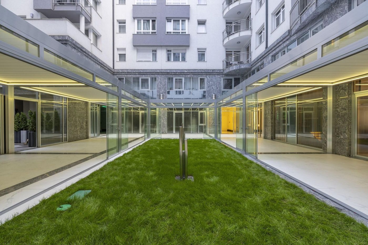 Silver-Crown-Hotel---Residence--Palace-Quarter-Terrace-3