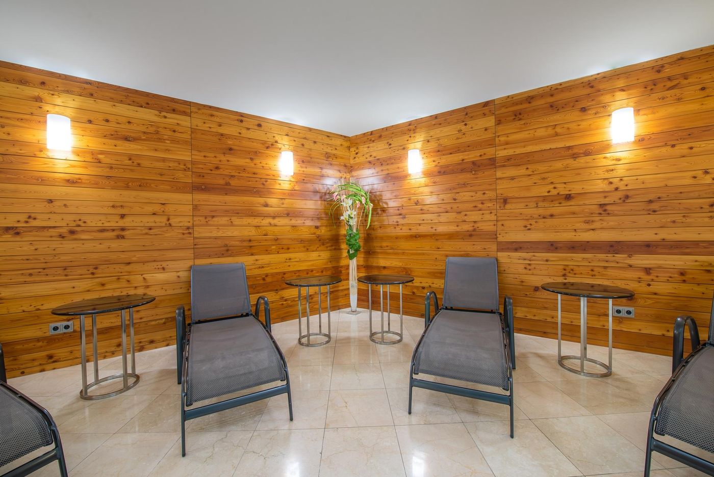 K-K-Hotel-Fenix-Sports-and-Entertainment-9